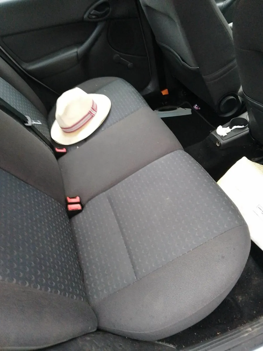 Ford Focus 04 - Image 4