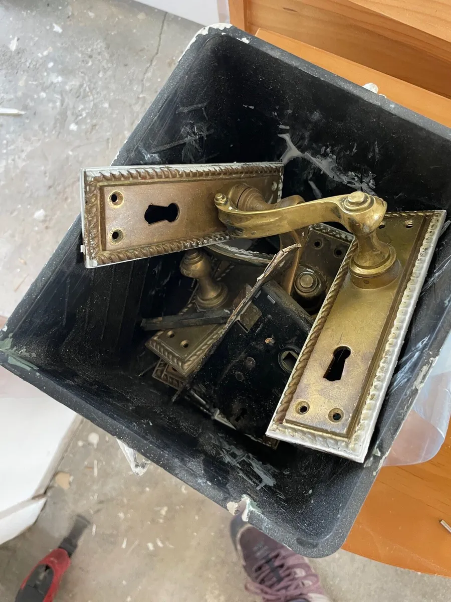 Door handles and locks - Image 1