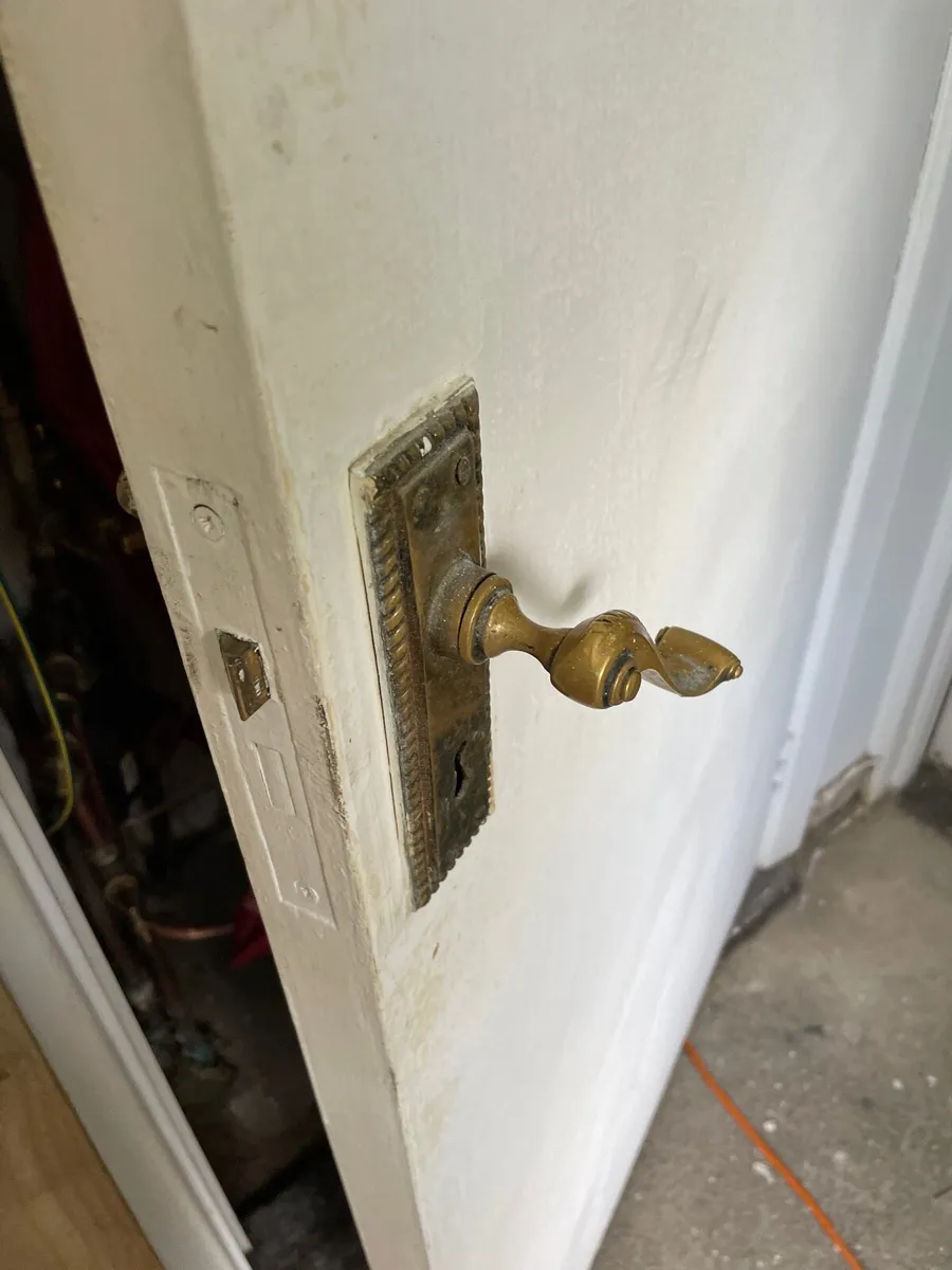 Door handles and locks - Image 2