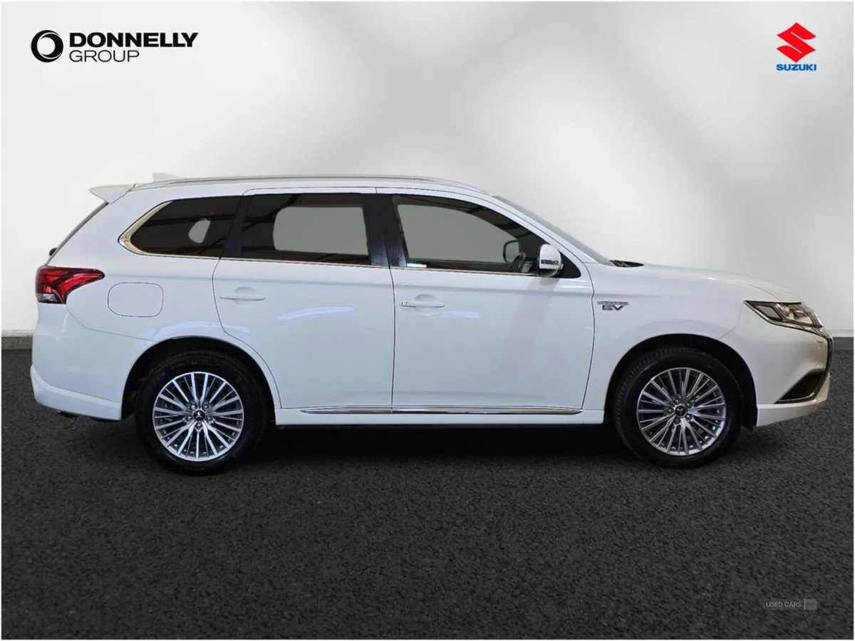 Mitsubishi Outlander 2.4 Phev Dynamic 5dr Auto - Image 3