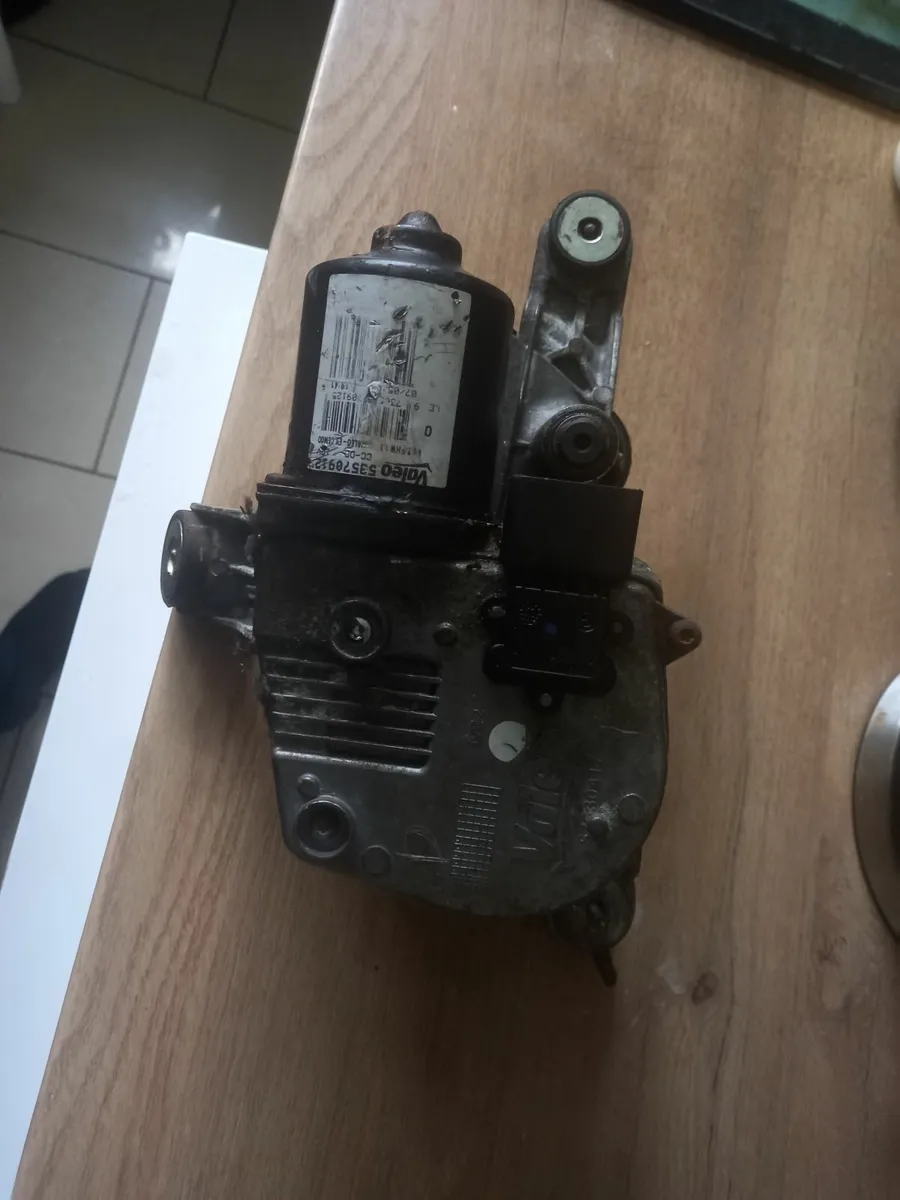 Citroen c5  wiper motor available - Image 3