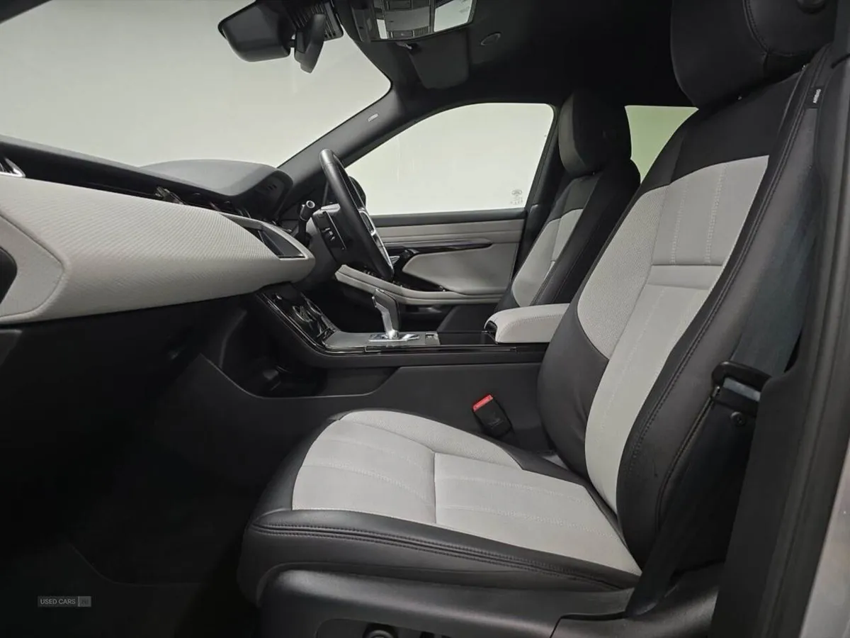 Land Rover Range Rover Evoque 2.0 D200 R-dynamic - Image 3