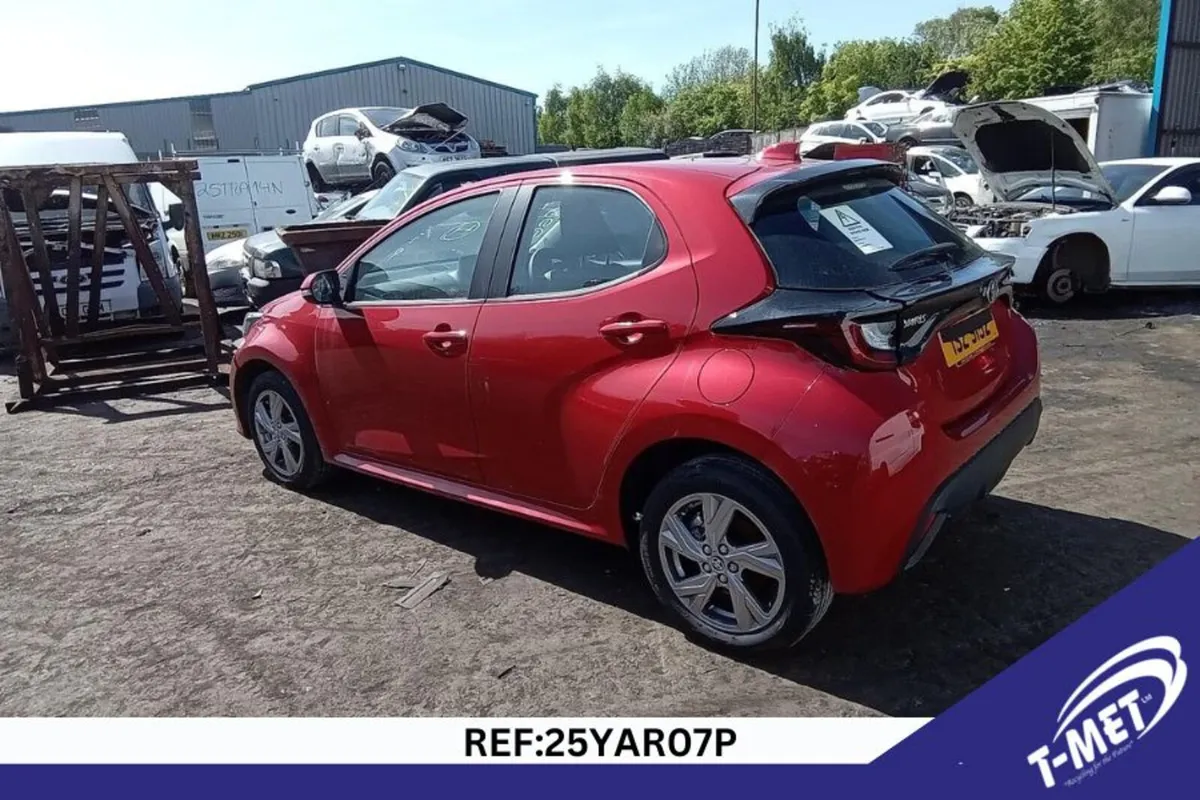 2025 TOYOTA YARIS BREAKING FOR PARTS - Image 4