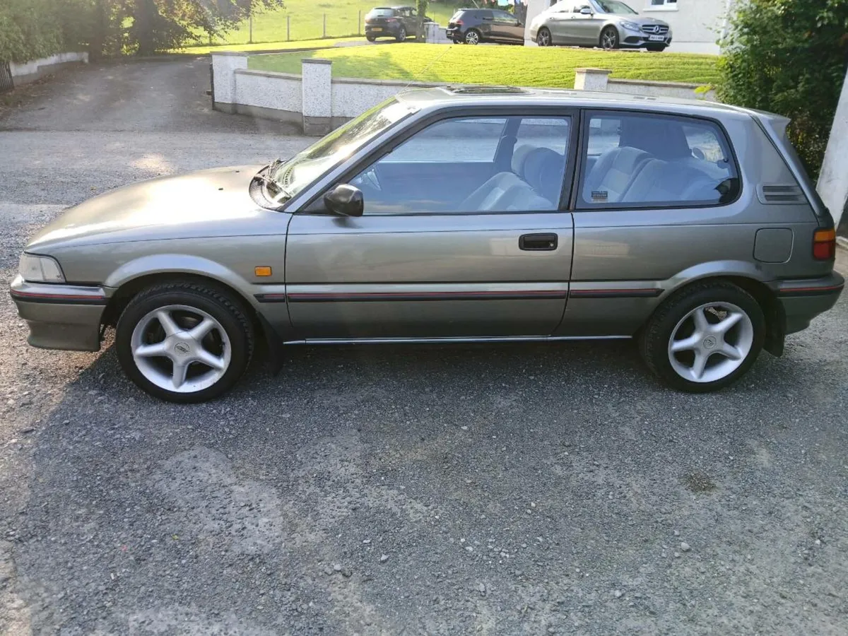 Toyota corolla - Image 2