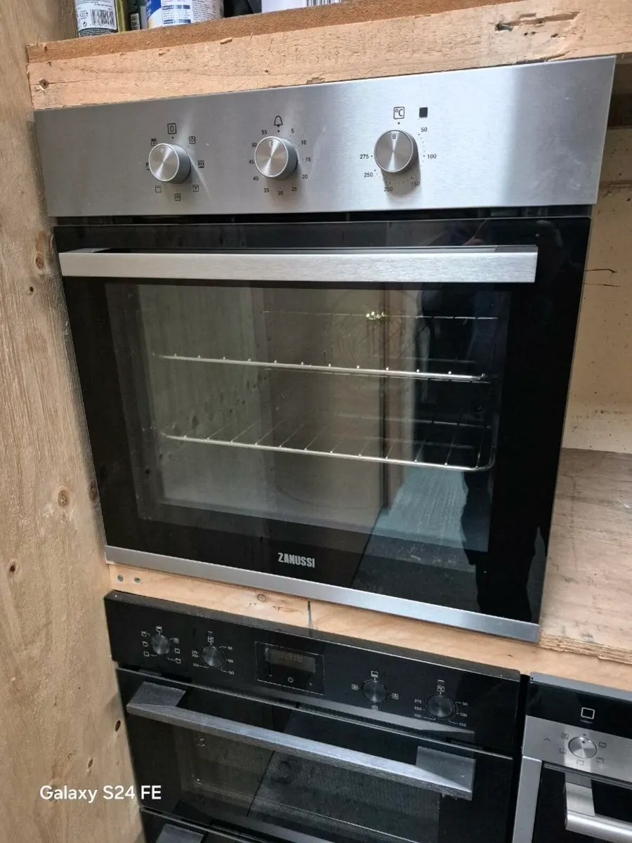 Zanussi Single Oven and Siemens Induction Hob - Image 2