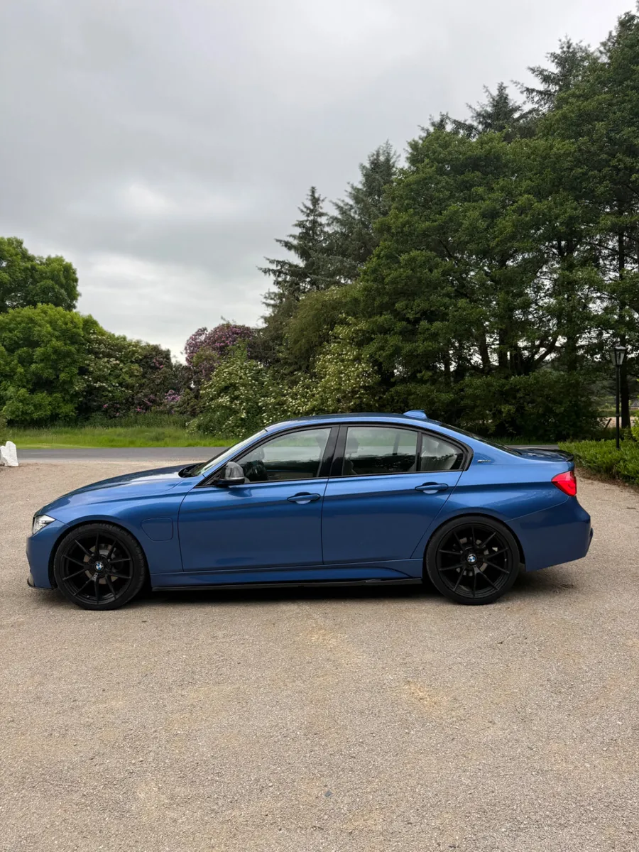 2016 BMW 330e M SPORT - Image 4