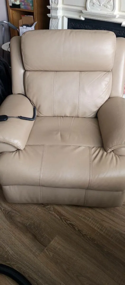 Reclining are chair - Image 1