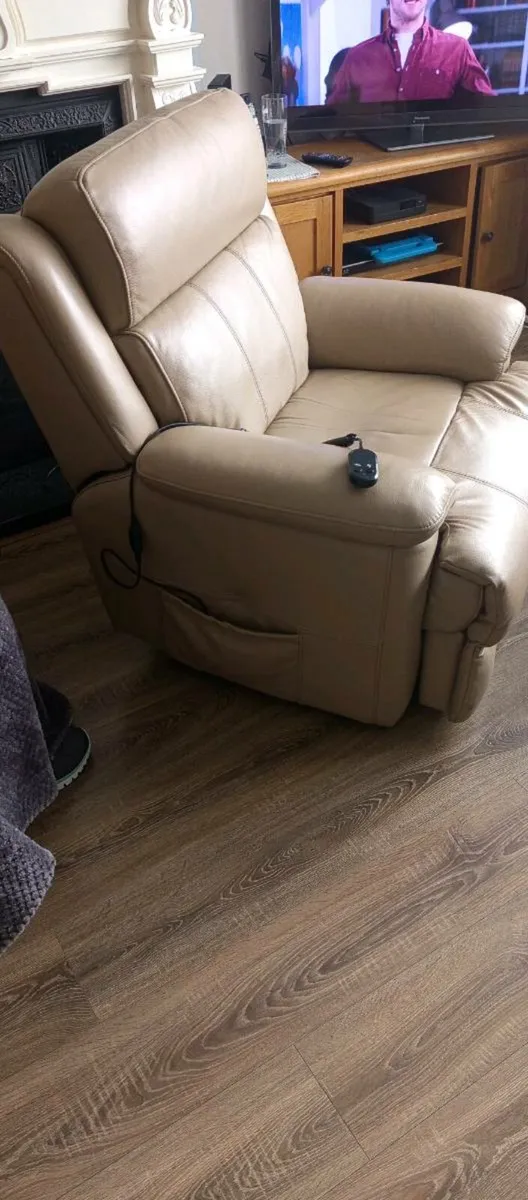 Reclining are chair - Image 2