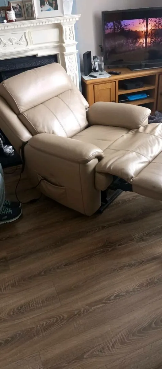 Reclining are chair - Image 3