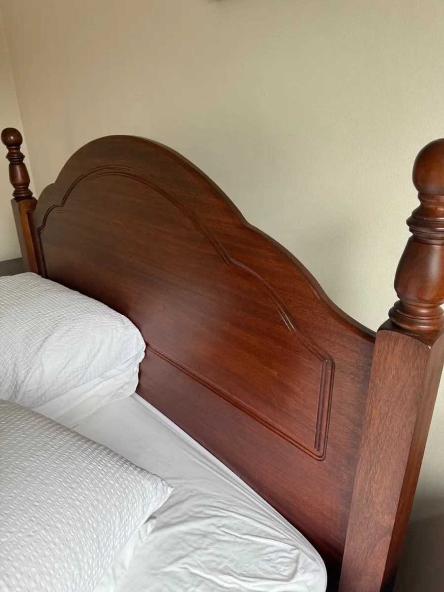 Headboard & lockers Mahogany. - Image 1