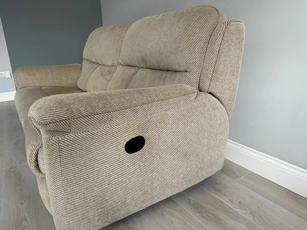 Sofa - 3 and 2 seater electric recliners - Image 2