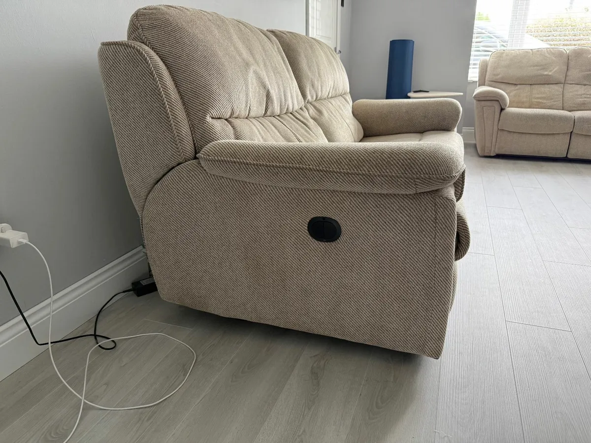 Sofa - 3 and 2 seater electric recliners - Image 4