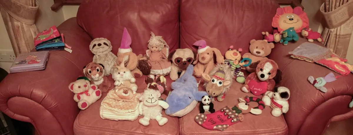 LOTS OF SOFT TOYS (USED). - Image 1