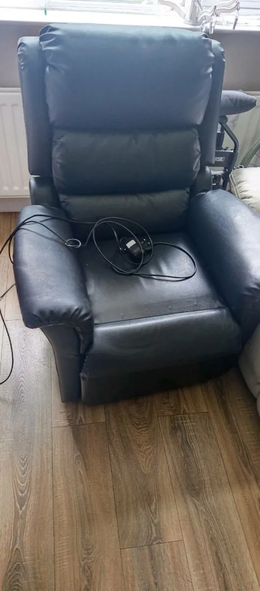 Black reclining arm chair - Image 1