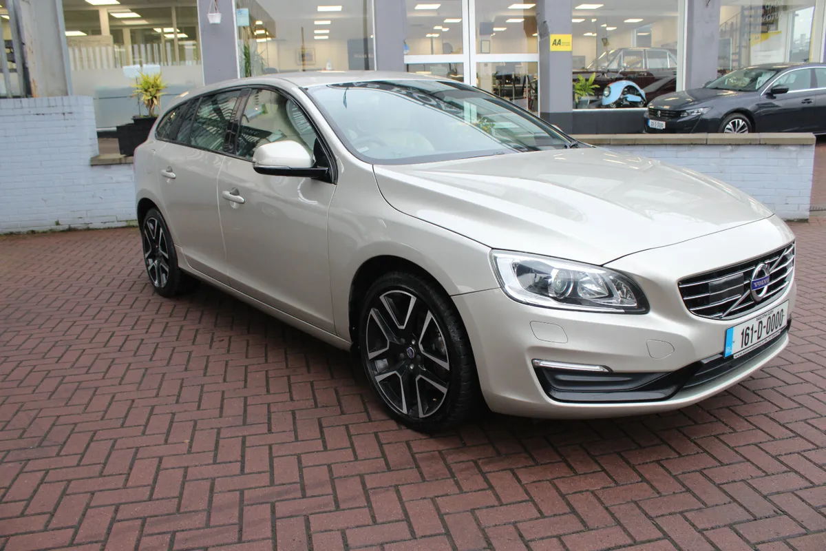 VOLVO V60 2.0D4 SE LUXURY 5DR ESTATE AUTOMATIC - Image 1