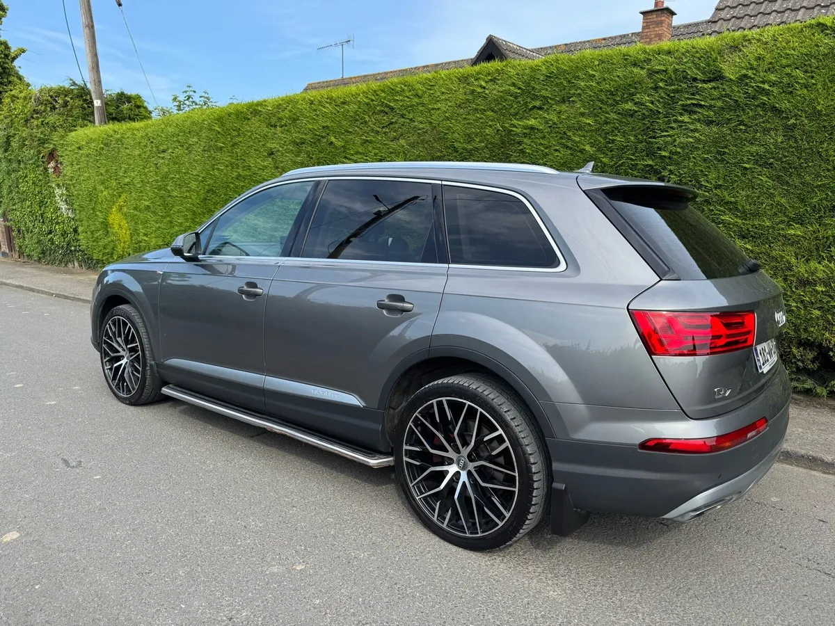 Audi Q7 7 seater read add - Image 3