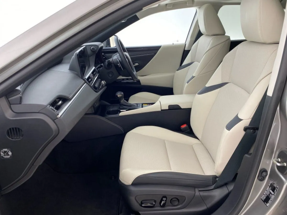 Lexus ES 300h Dynamic - Image 2