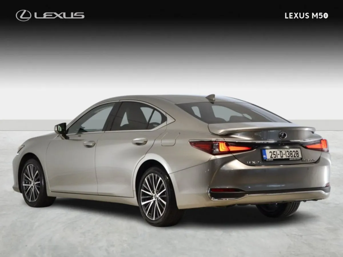 Lexus ES 300h Dynamic - Image 3