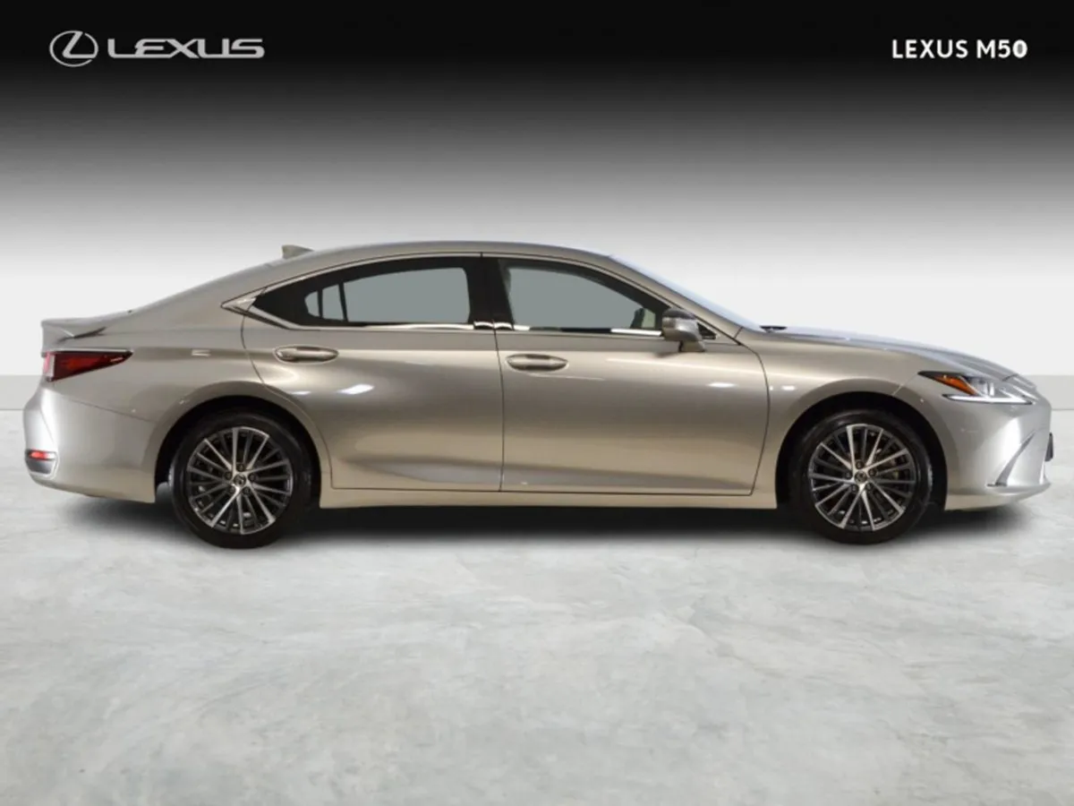 Lexus ES 300h Dynamic - Image 4