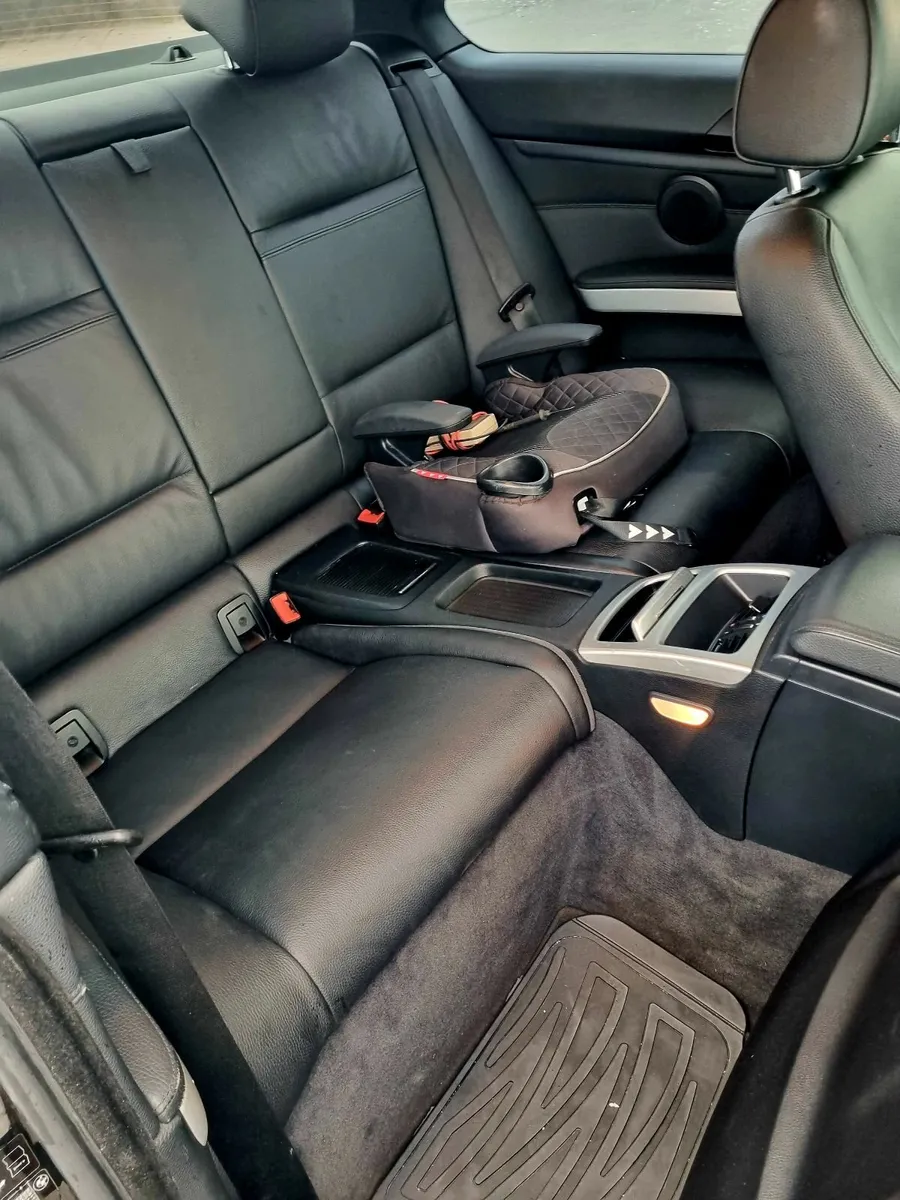 BMW 3-Series 2010 - Image 2