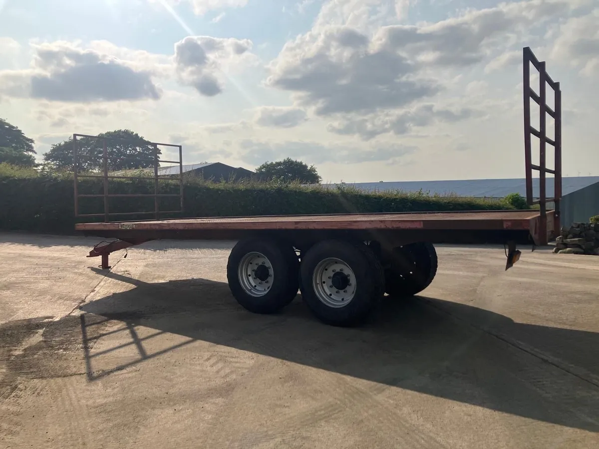 Bale trailer - Image 1