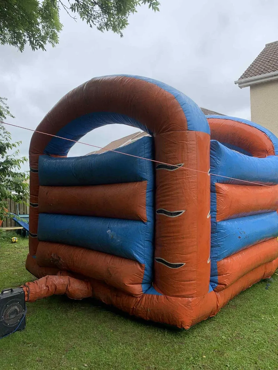 Bouncy castle - Image 4