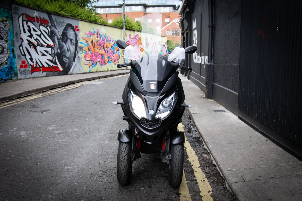 Piaggio MP3 300cc 2022 - Image 3