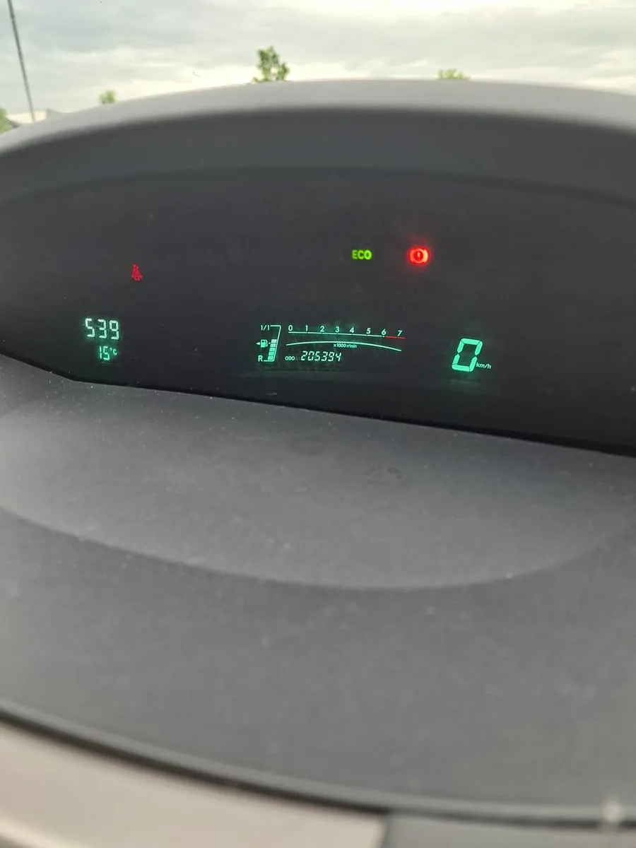 Toyota Yaris 2011 - Image 2