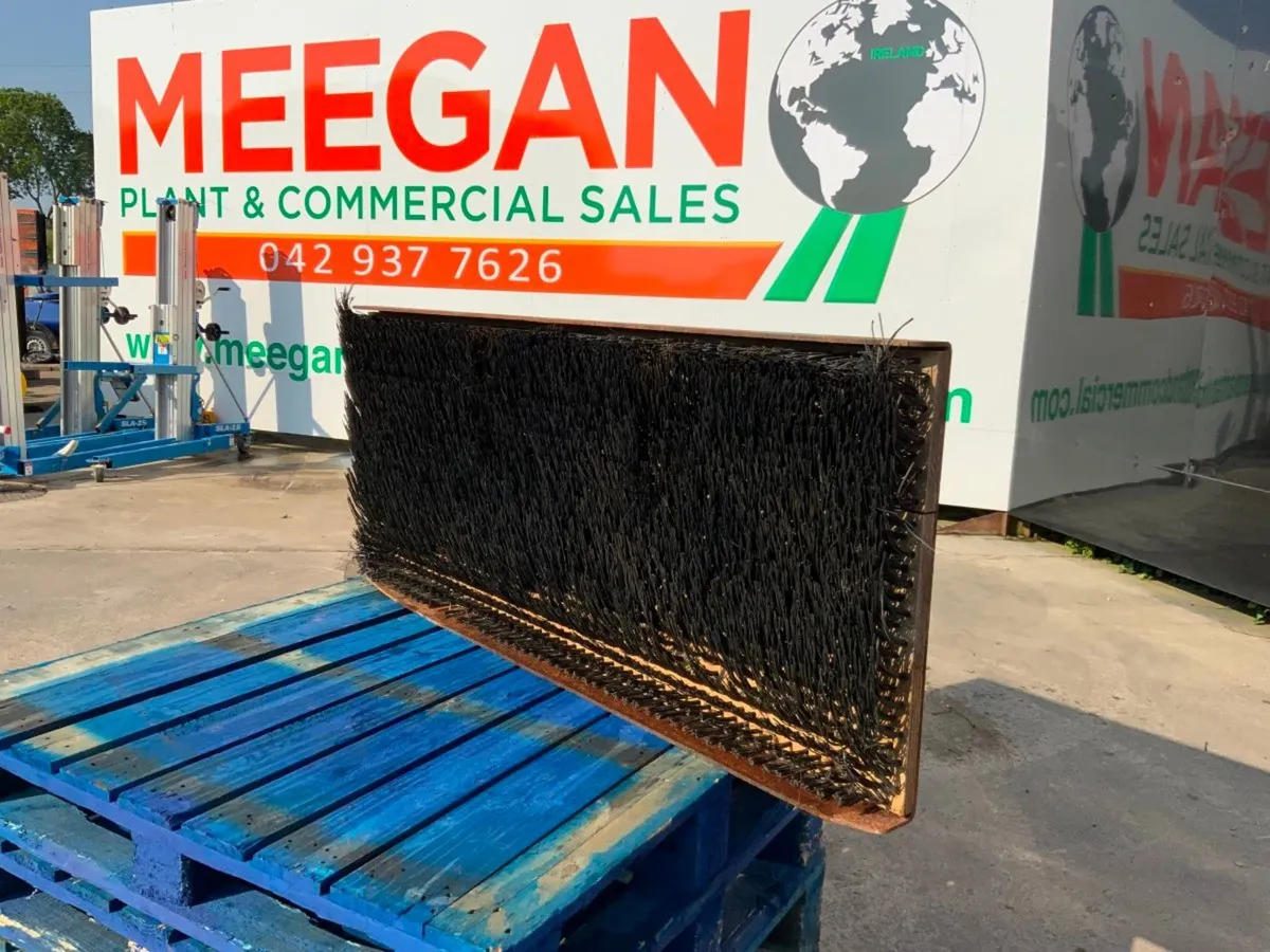 60" DIGBIT MINI DIGGER ROAD BRUSH....50mm PINS..7 - Image 4