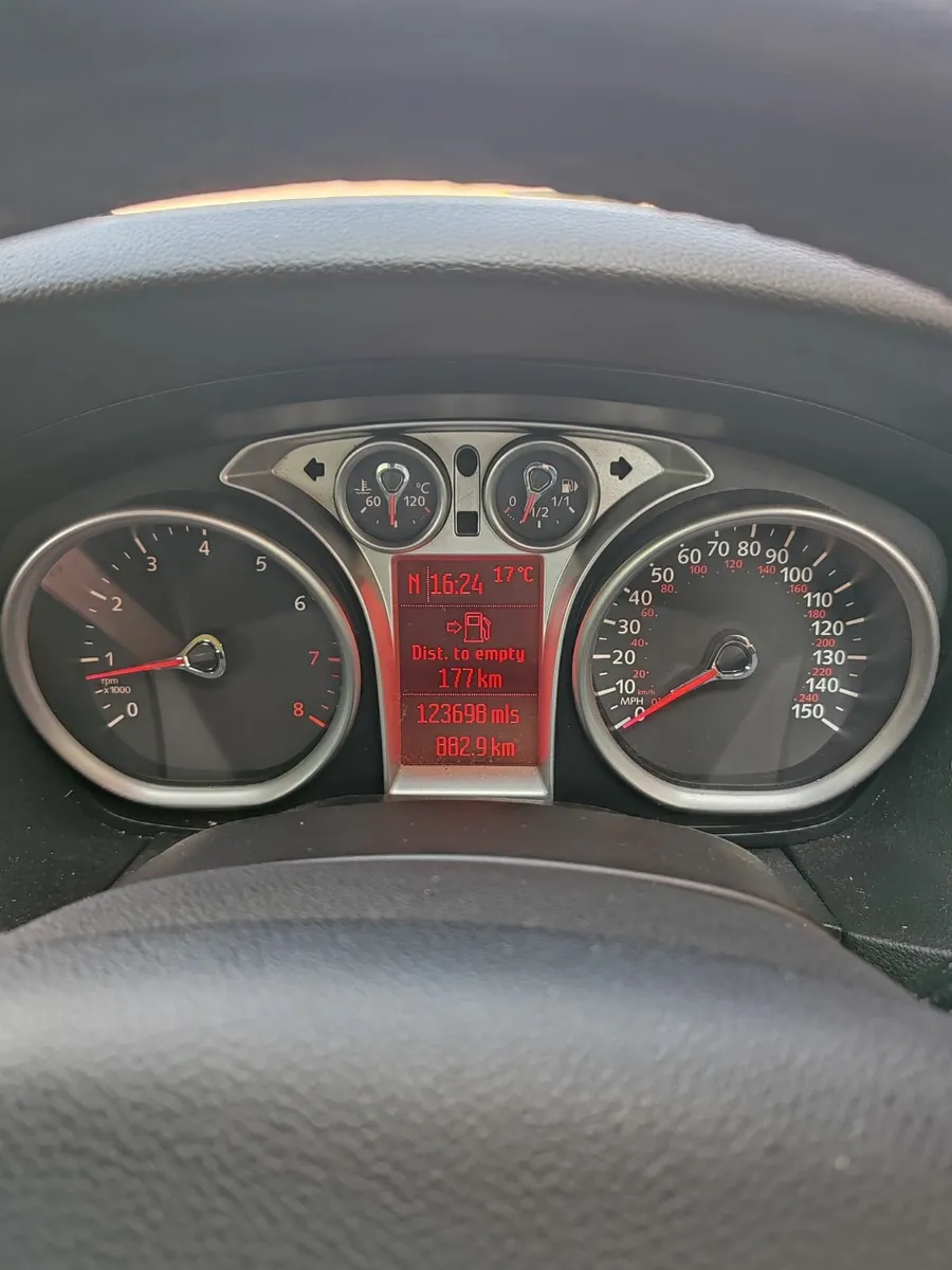 Ford Focus 2011 - Image 2