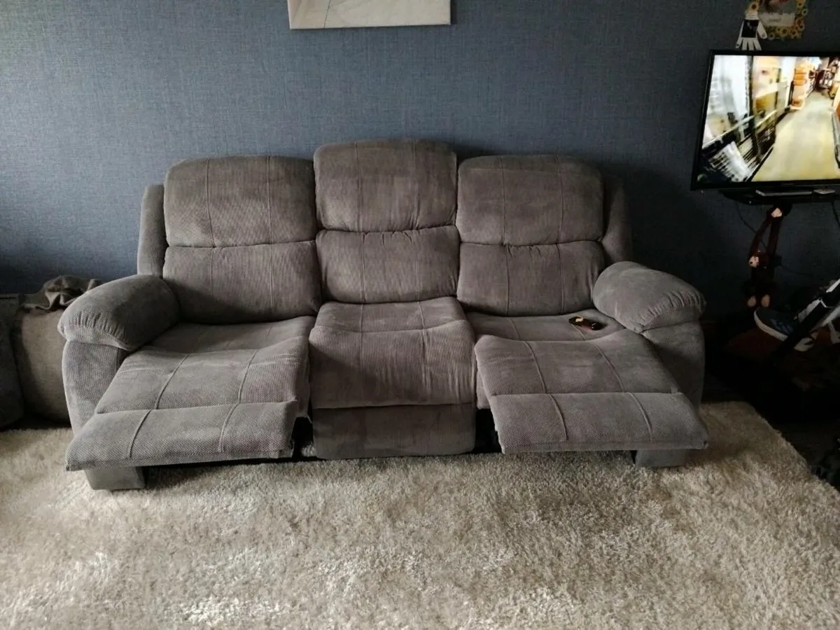 3+1+1 suite  full reclining - Image 1