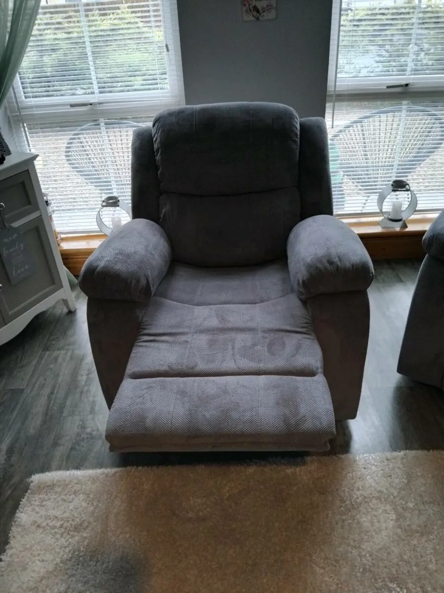 3+1+1 suite  full reclining - Image 2