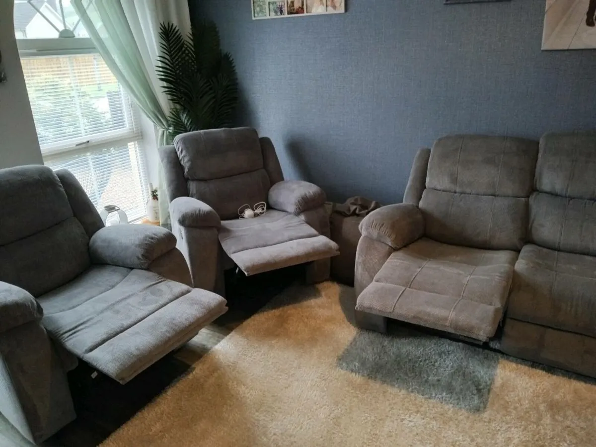3+1+1 suite  full reclining - Image 4
