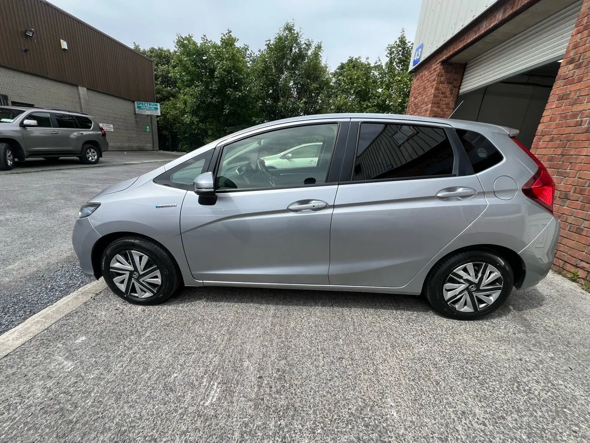 Honda Fit 1.5L Hybrid 2018 - Image 3