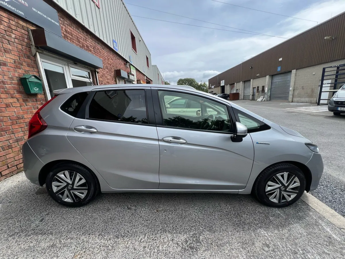 Honda Fit 1.5L Hybrid 2018 - Image 4