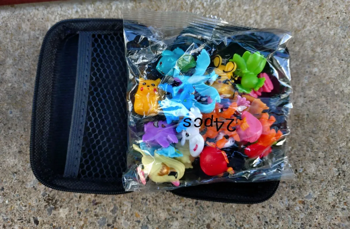 POKEMON TINY FIGURINES WITH CASE (BRAND NEW). - Image 2