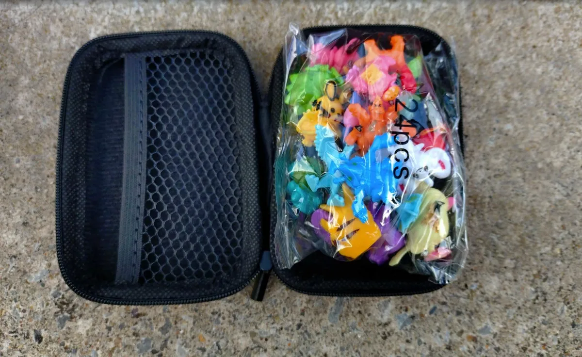 POKEMON TINY FIGURINES WITH CASE (BRAND NEW). - Image 3
