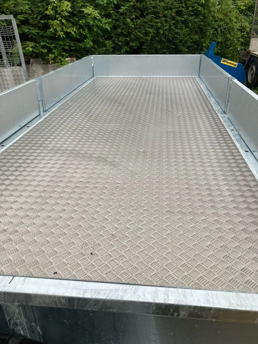 Trailers - Image 4