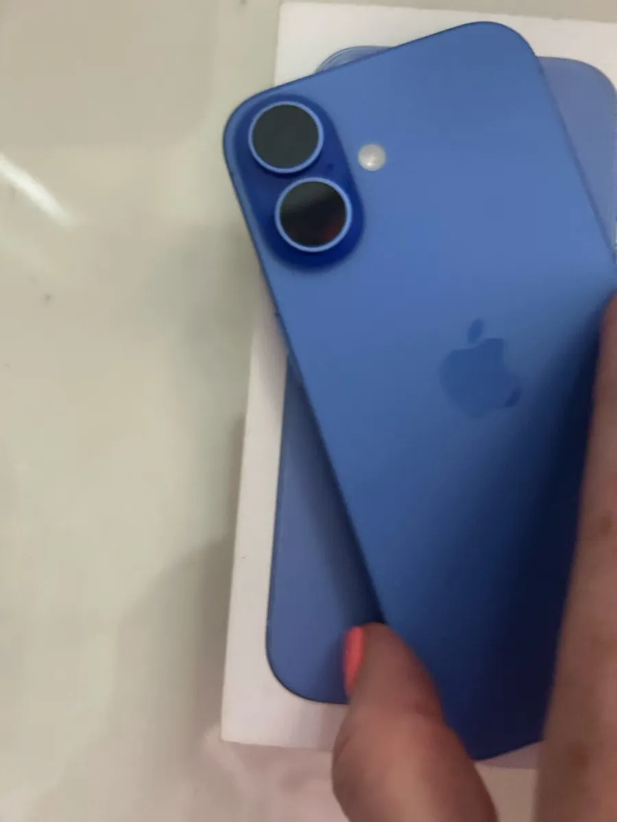 iPhone 16 - Image 1