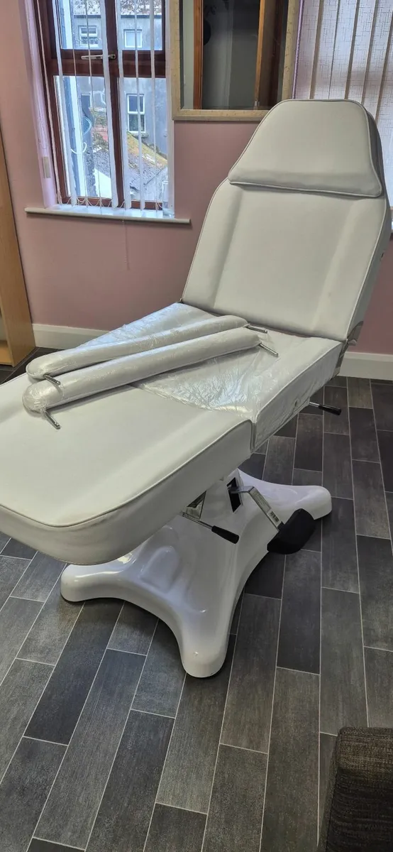Salon/Massage bed - Image 2