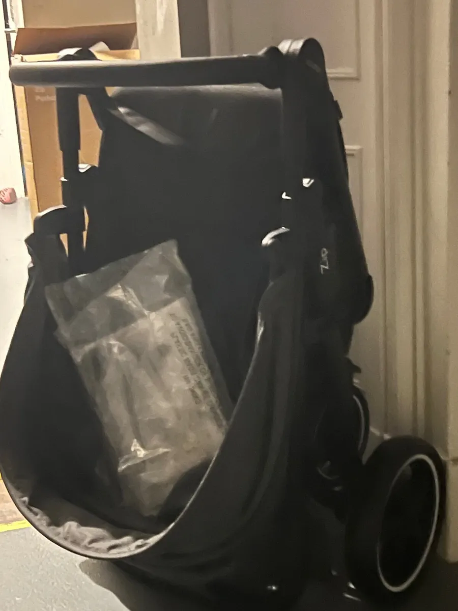 Baby stroller - Image 1