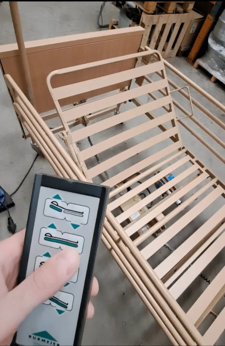 Profiling bed with mattress - Image 3
