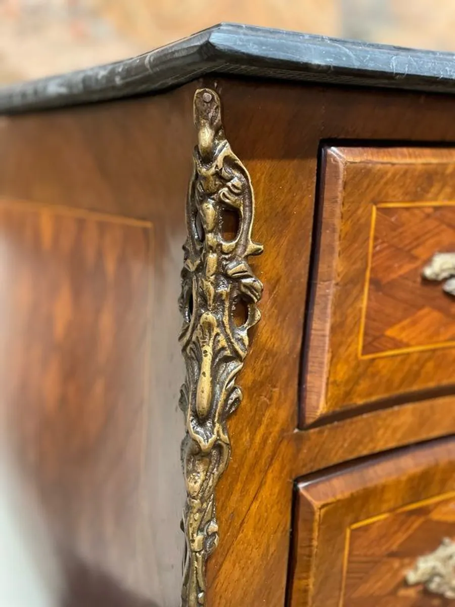 Fabulous Mid Century Mahogany Bombe Commode - Chest of Drawers w. Marble Top - Image 3