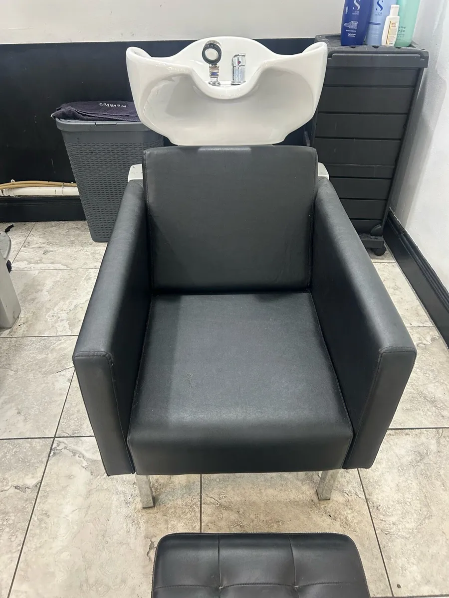 Salon furniture - Image 2