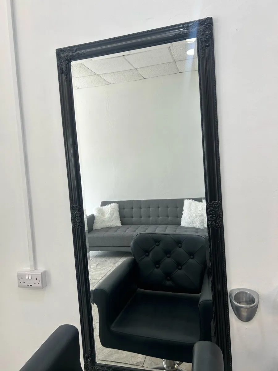 Salon furniture - Image 4