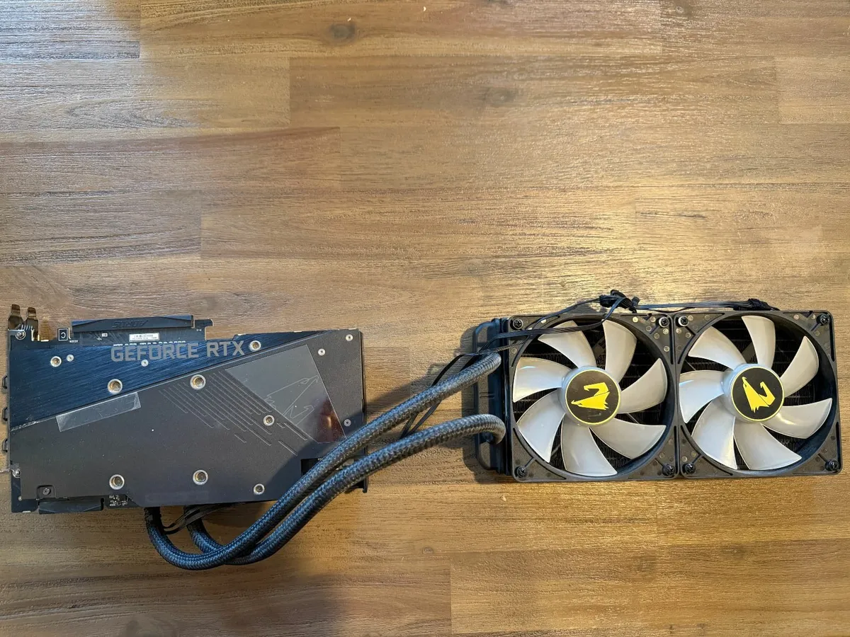 AORUS GeForce RTX 3090 XTREME WATERFORCE - Image 1