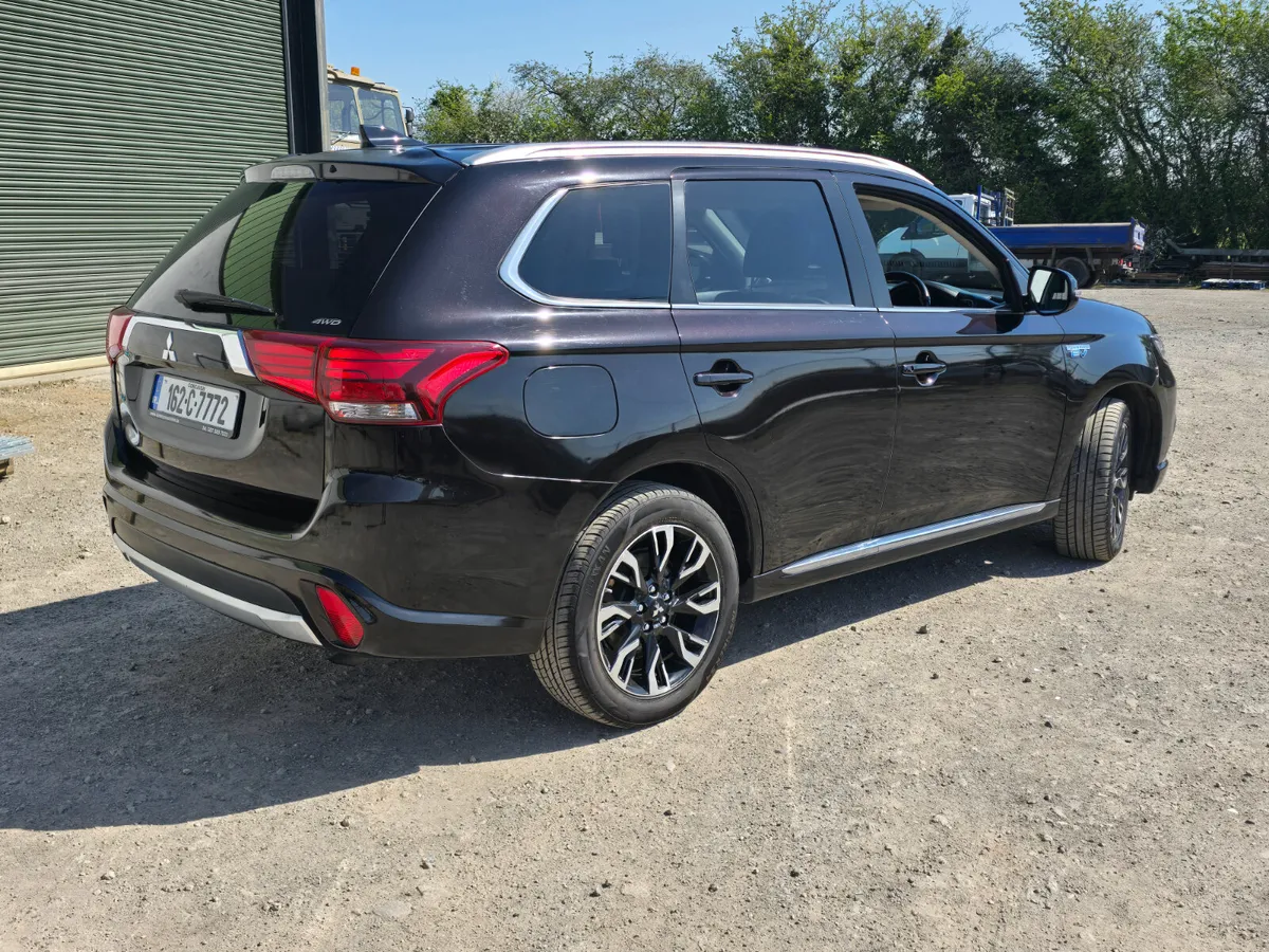 162 MITSUBISHI OUTLANDER *HYBRID* - Image 2
