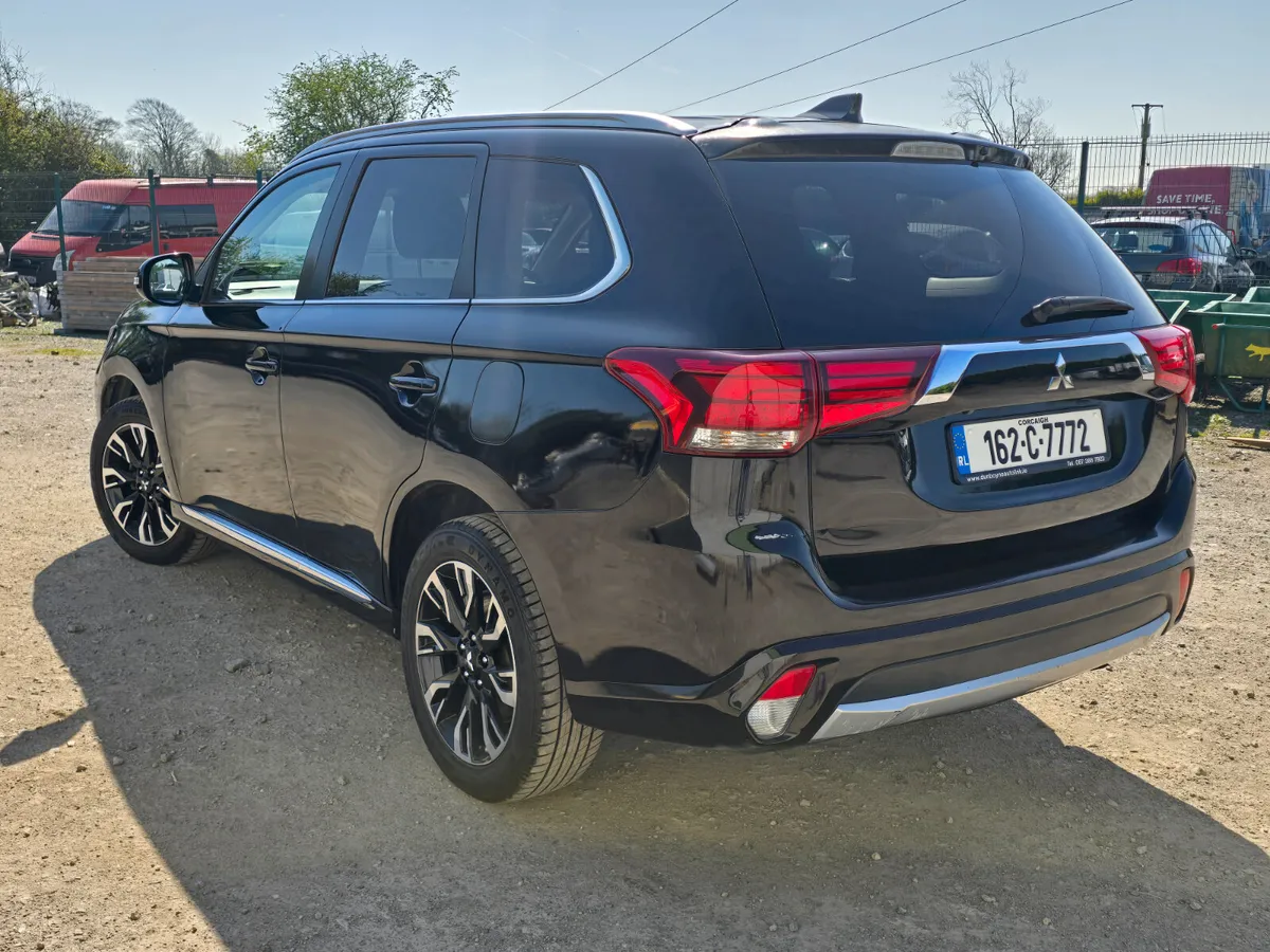 162 MITSUBISHI OUTLANDER *HYBRID* - Image 3