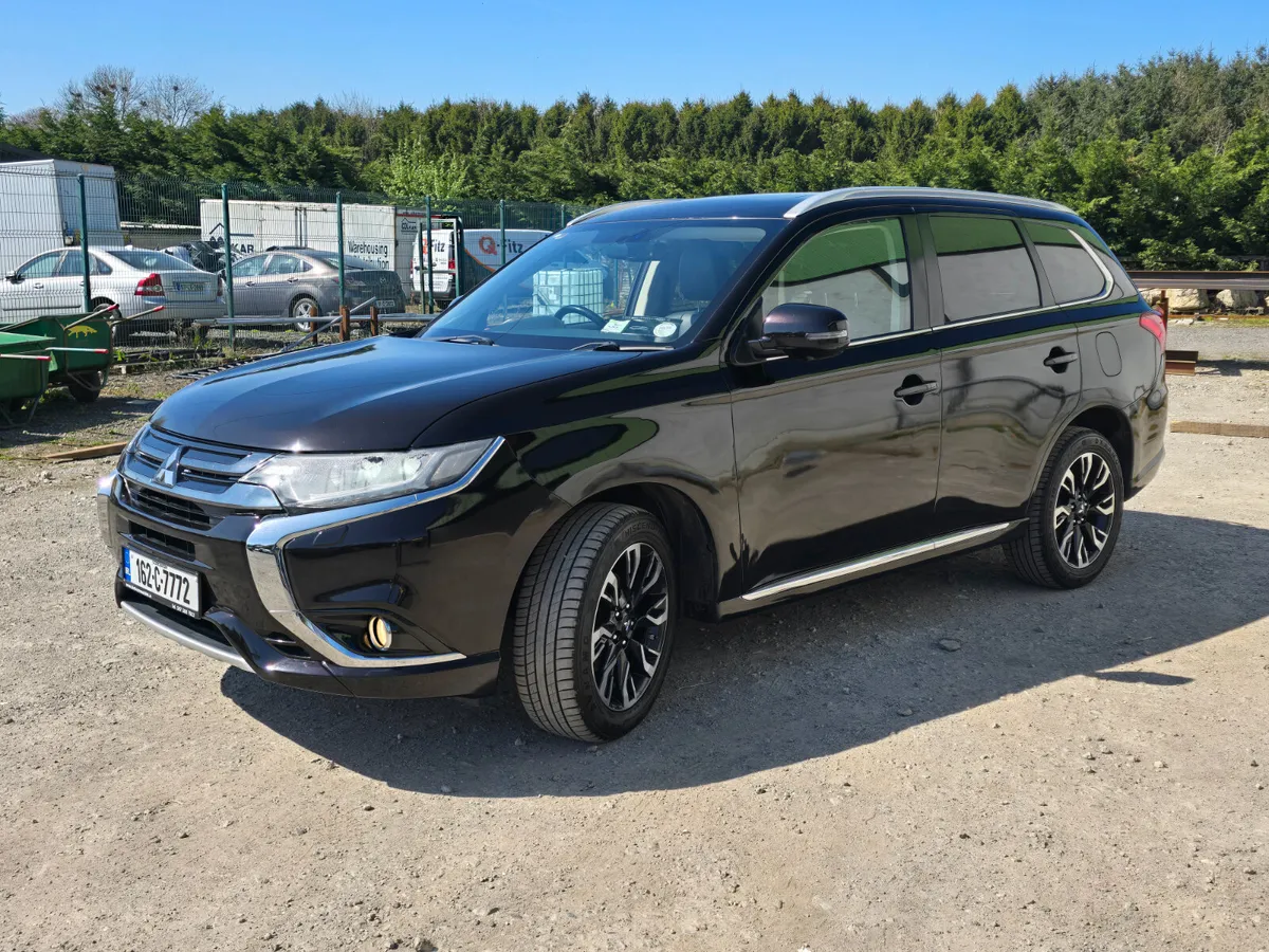 162 MITSUBISHI OUTLANDER *HYBRID* - Image 4
