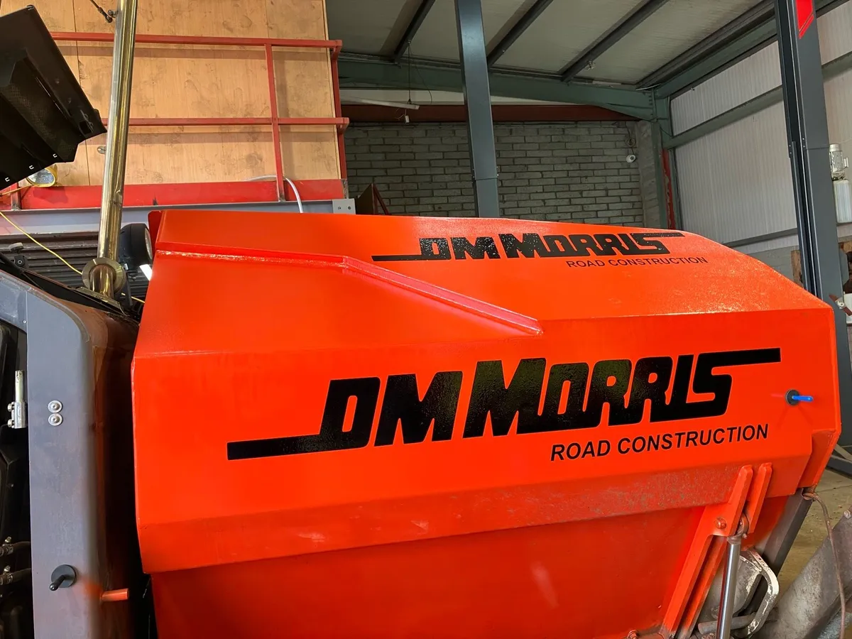 Sign writing and decals - Image 1